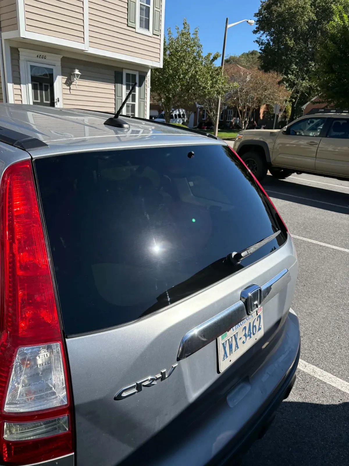 New back glass installed on a silver Honda CR-V in Virginia Beach